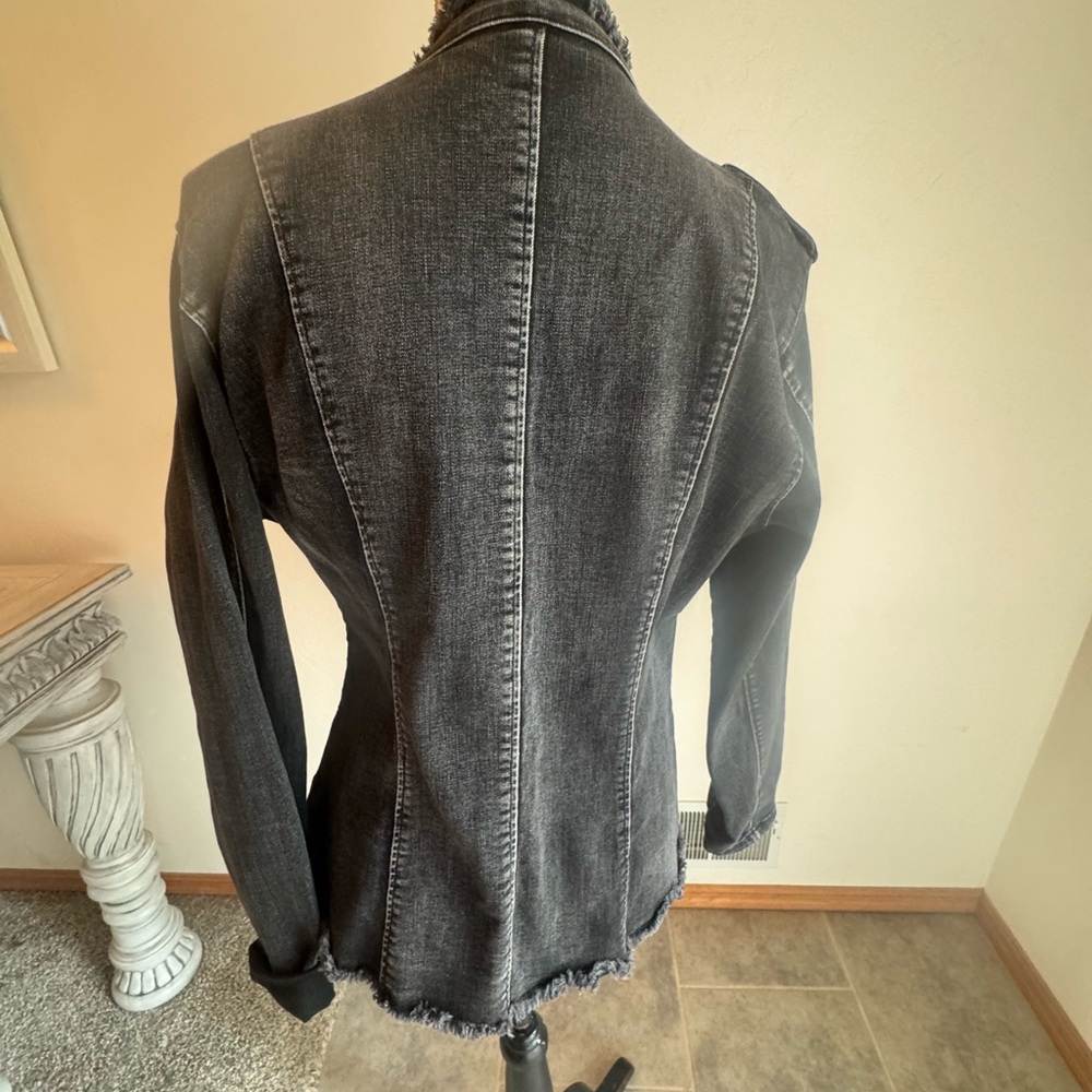 Stylish Black Denim Jacket With Button Details - image 2